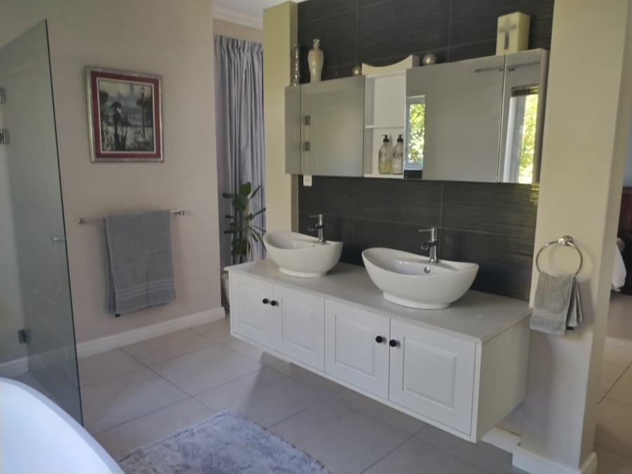 To Let 4 Bedroom Property for Rent in Val De Vie Estate Western Cape